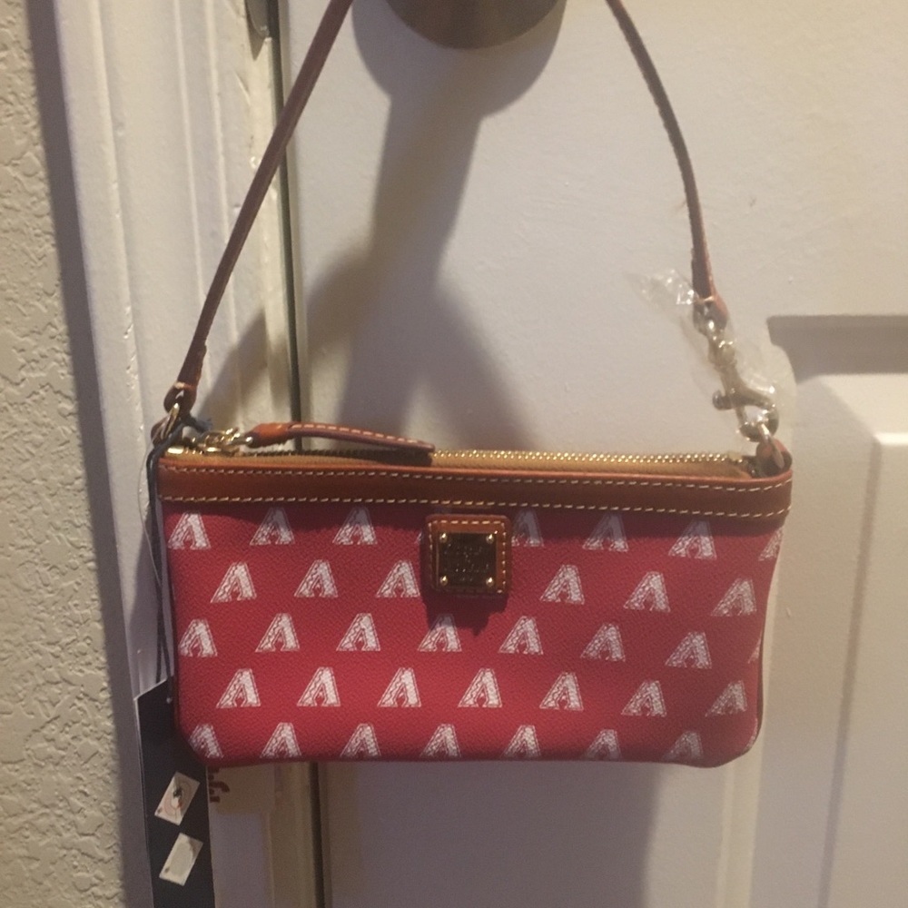 PRICE DROP! NWT…Dooney and Bourke AZ Diamondbacks wristlet❤️⚾️ - Picture 2 of 6